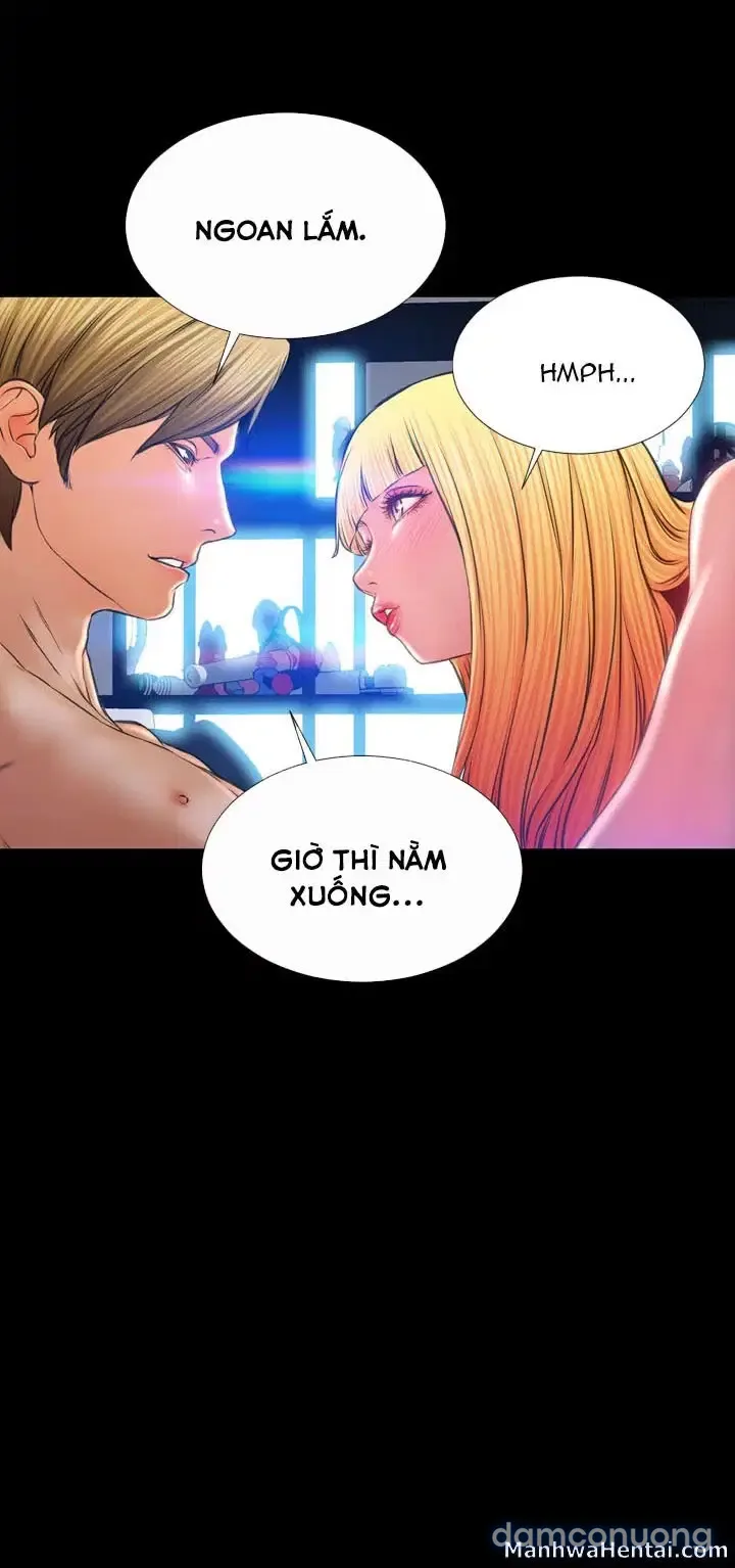 Em gái bán hàng sextoy 