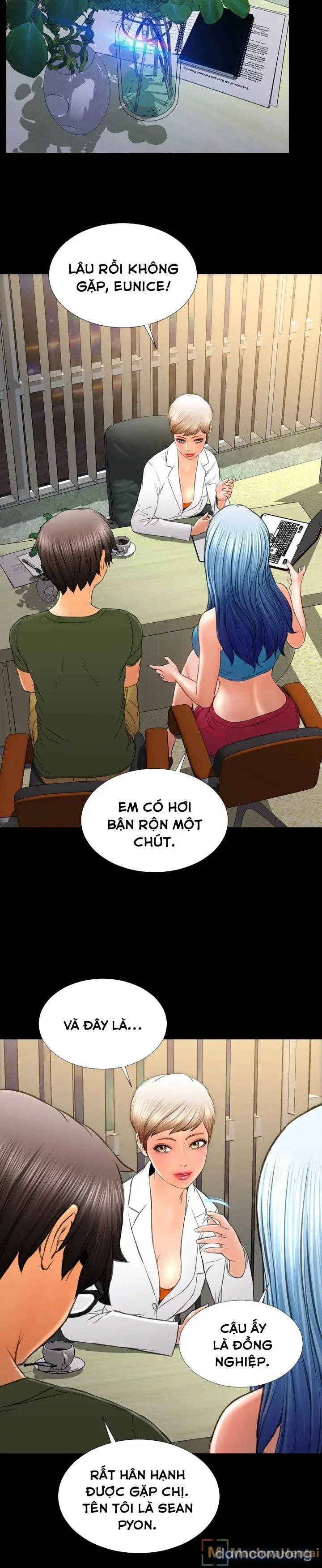 Em gái bán hàng sextoy 