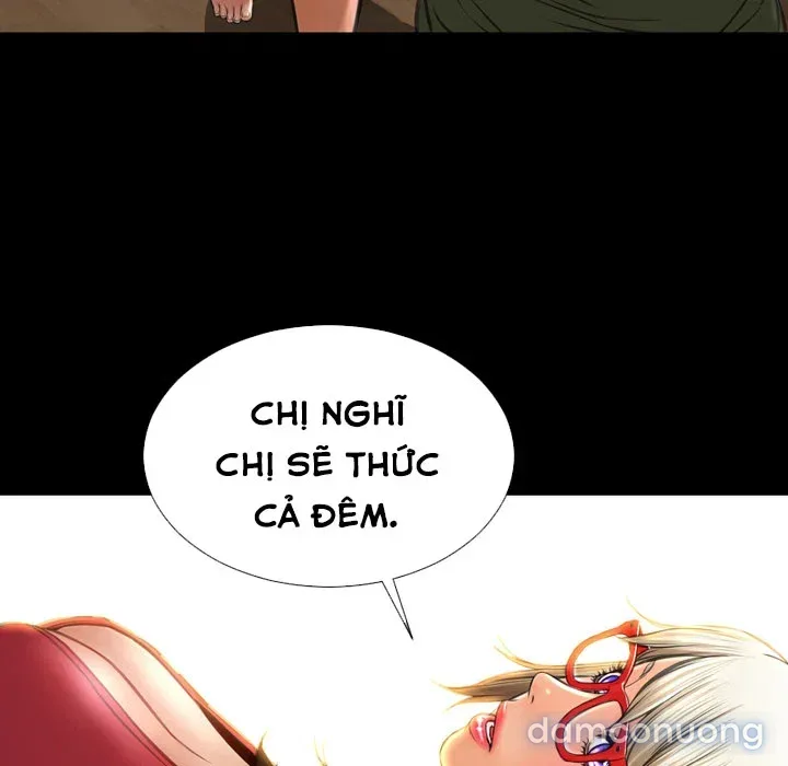 Em gái bán hàng sextoy 