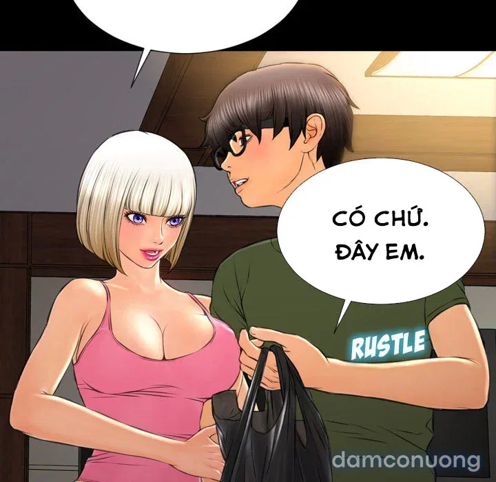 Em gái bán hàng sextoy 