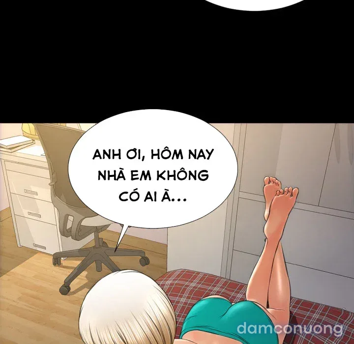 Em gái bán hàng sextoy 