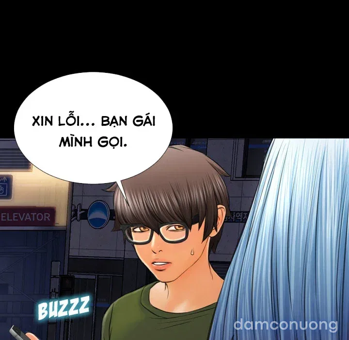 Em gái bán hàng sextoy 