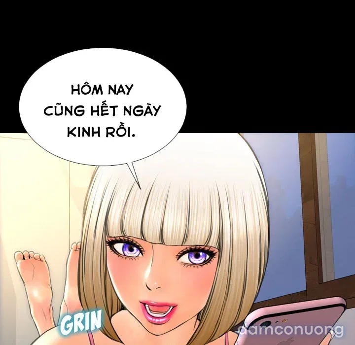 Em gái bán hàng sextoy 