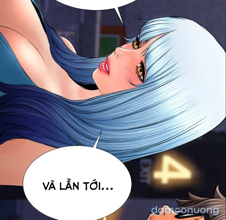 Em gái bán hàng sextoy 