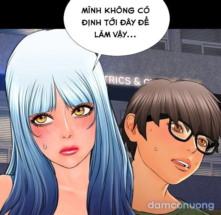 Em gái bán hàng sextoy 