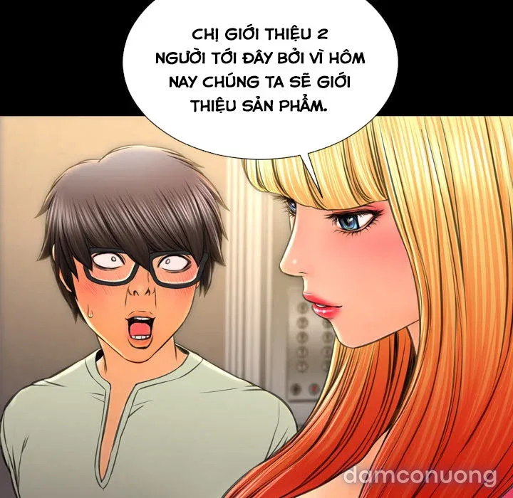 Em gái bán hàng sextoy 