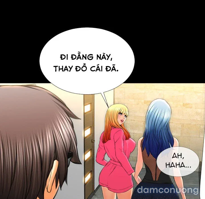 Em gái bán hàng sextoy 