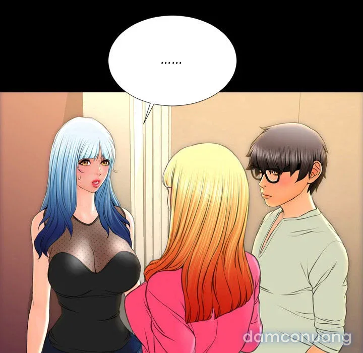 Em gái bán hàng sextoy 