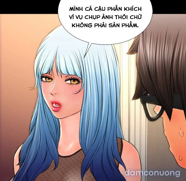 Em gái bán hàng sextoy 