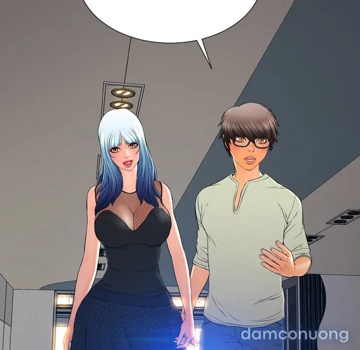 Em gái bán hàng sextoy 