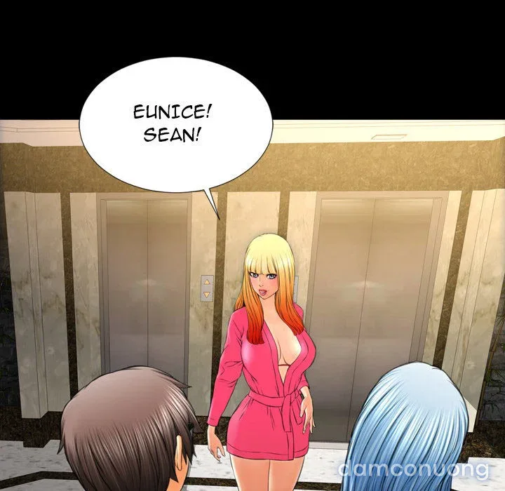 Em gái bán hàng sextoy 