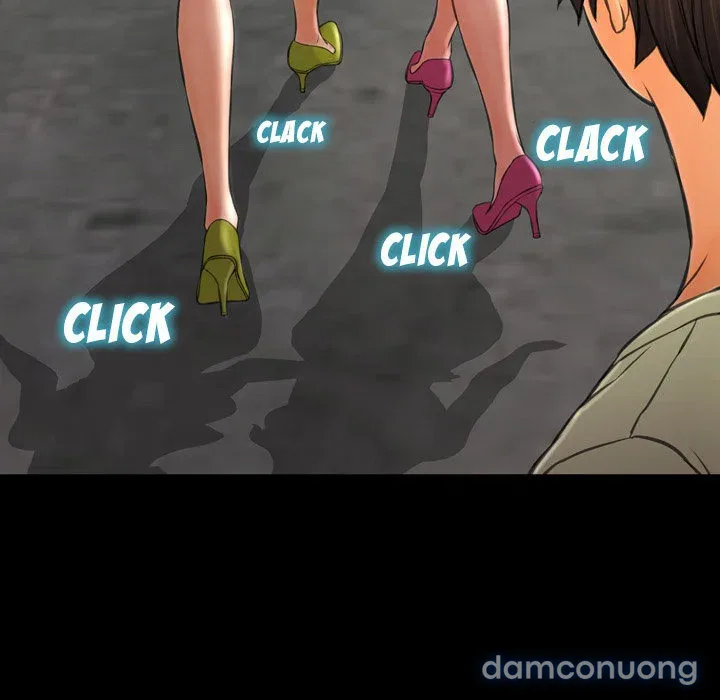Em gái bán hàng sextoy 