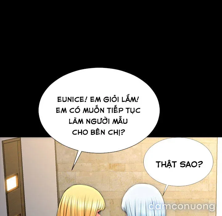 Em gái bán hàng sextoy 