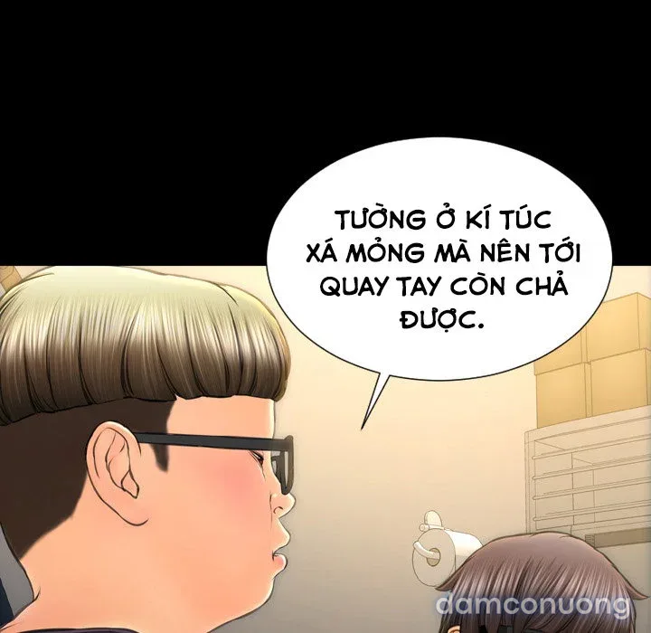 Em gái bán hàng sextoy 