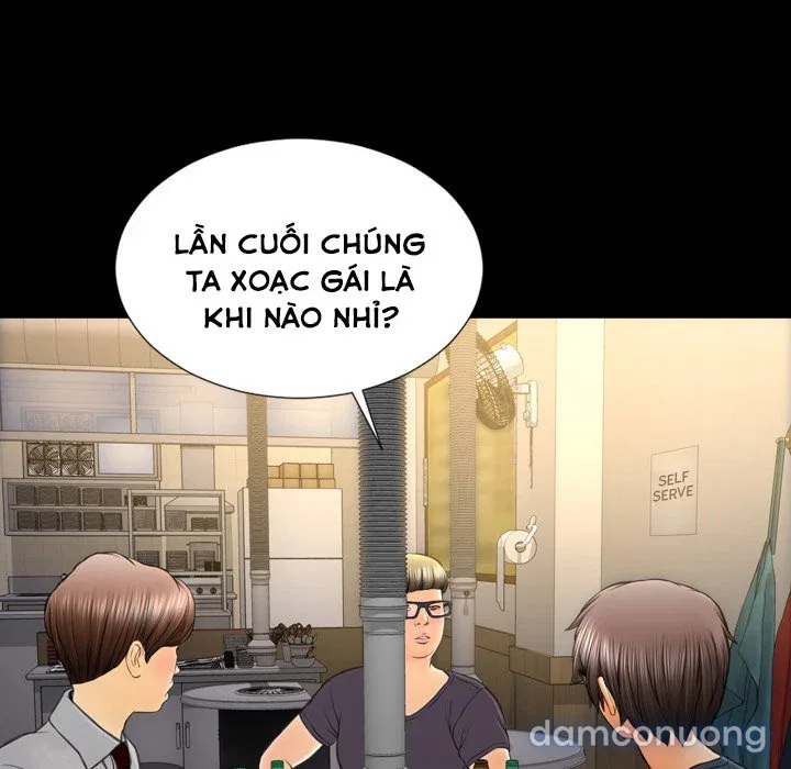 Em gái bán hàng sextoy 