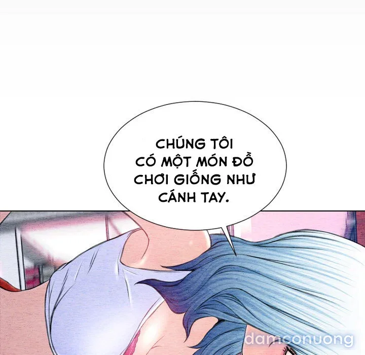 Em gái bán hàng sextoy 