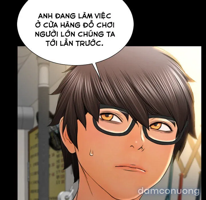 Em gái bán hàng sextoy 