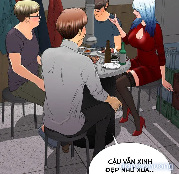 Em gái bán hàng sextoy 