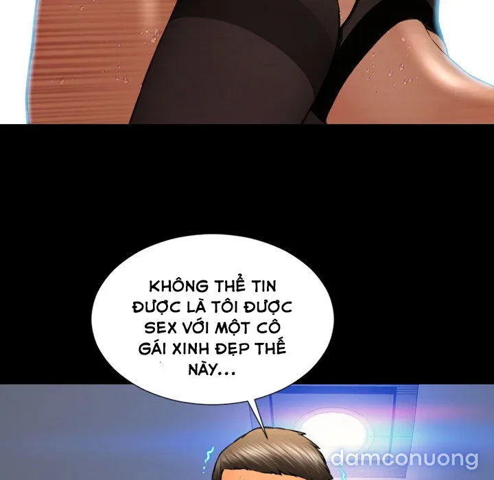 Em gái bán hàng sextoy 