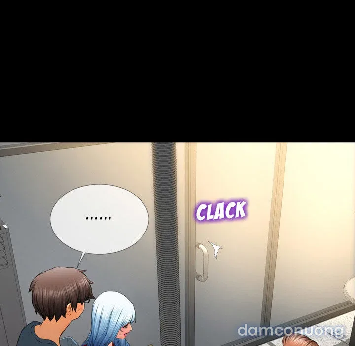 Em gái bán hàng sextoy 
