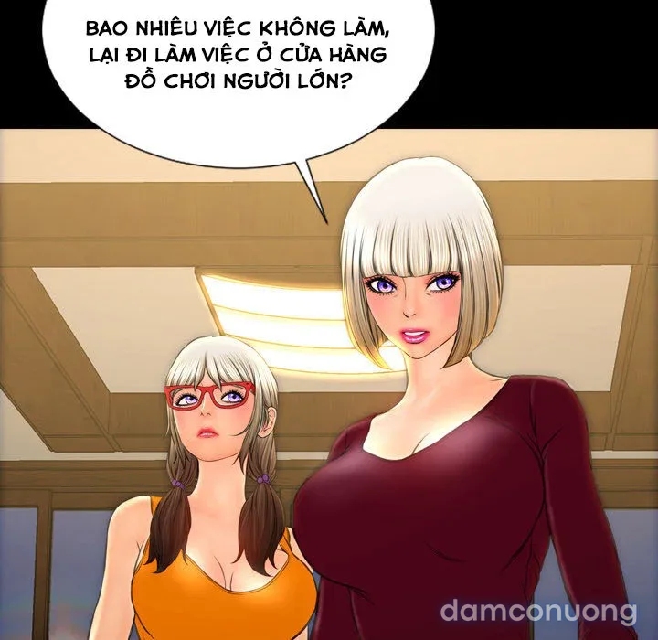 Em gái bán hàng sextoy 