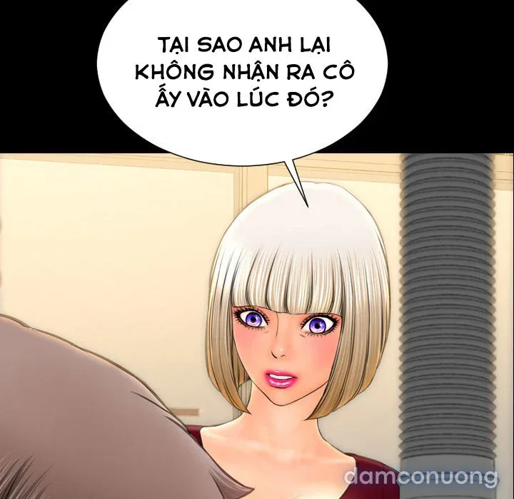 Em gái bán hàng sextoy 