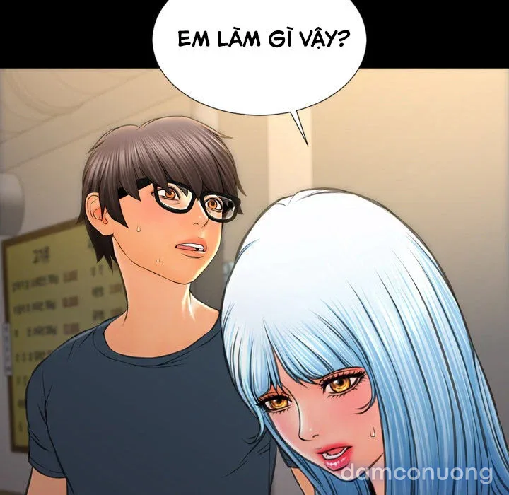 Em gái bán hàng sextoy 