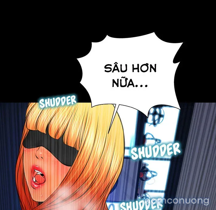 Em gái bán hàng sextoy 