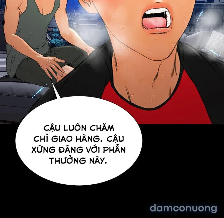 Em gái bán hàng sextoy 