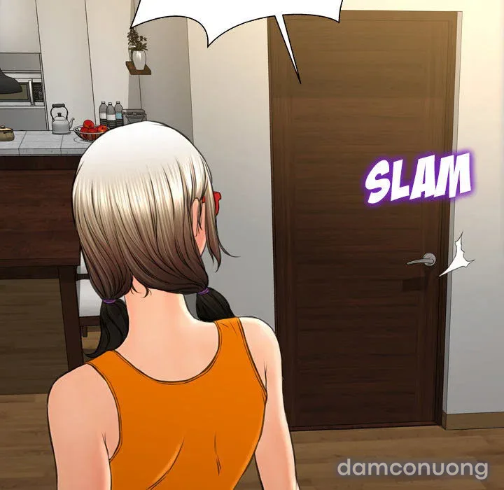 Em gái bán hàng sextoy 