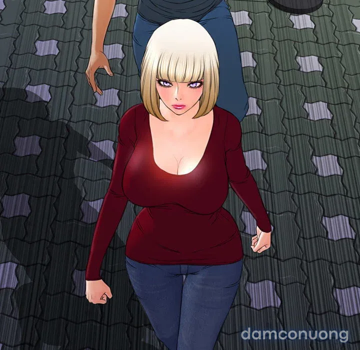 Em gái bán hàng sextoy 