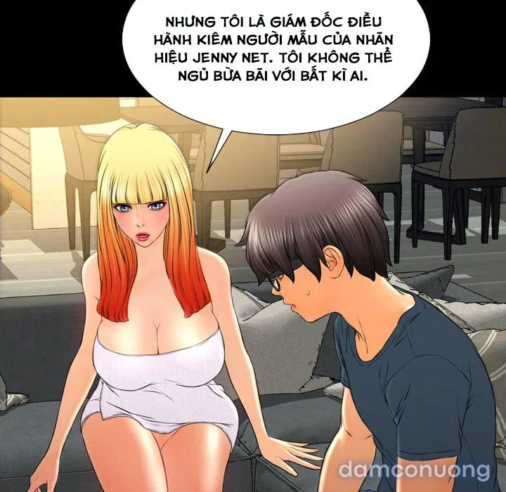 Em gái bán hàng sextoy 