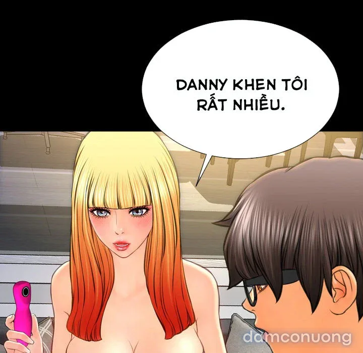 Em gái bán hàng sextoy 