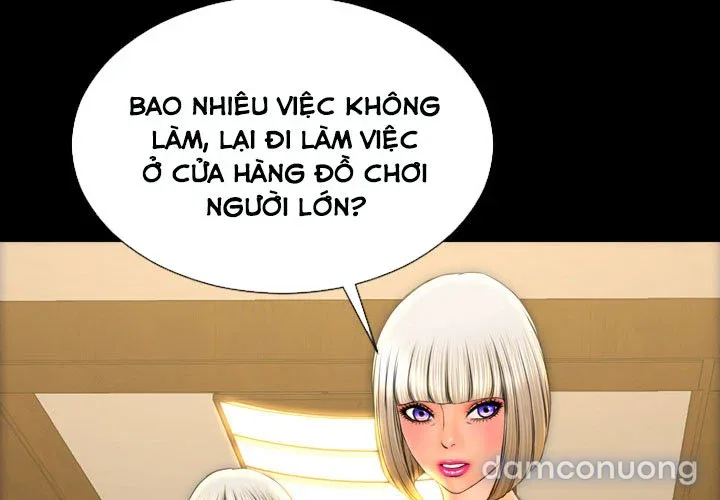 Em gái bán hàng sextoy 