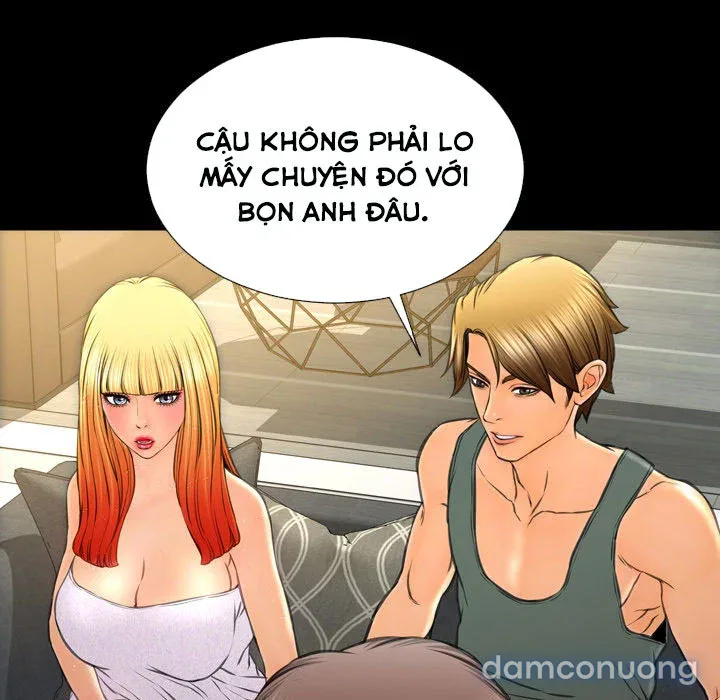 Em gái bán hàng sextoy 