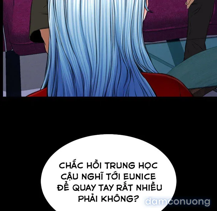 Em gái bán hàng sextoy 