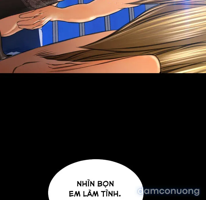 Em gái bán hàng sextoy 