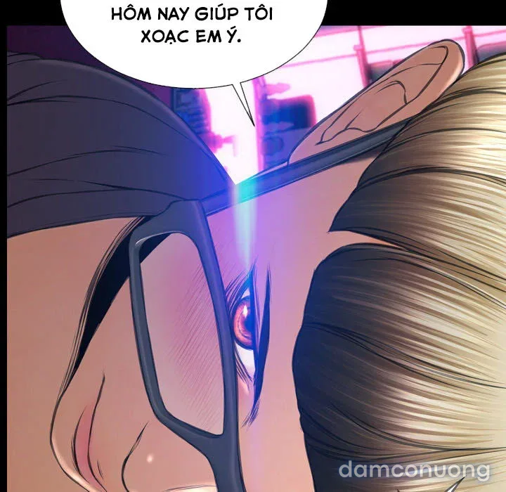 Em gái bán hàng sextoy 