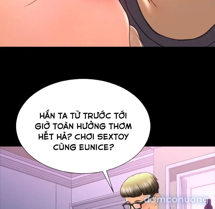 Em gái bán hàng sextoy 