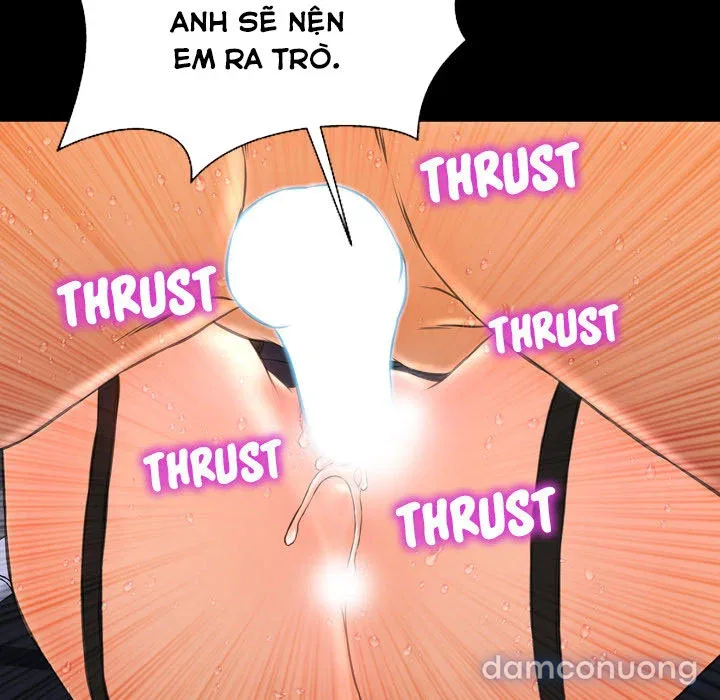 Em gái bán hàng sextoy 