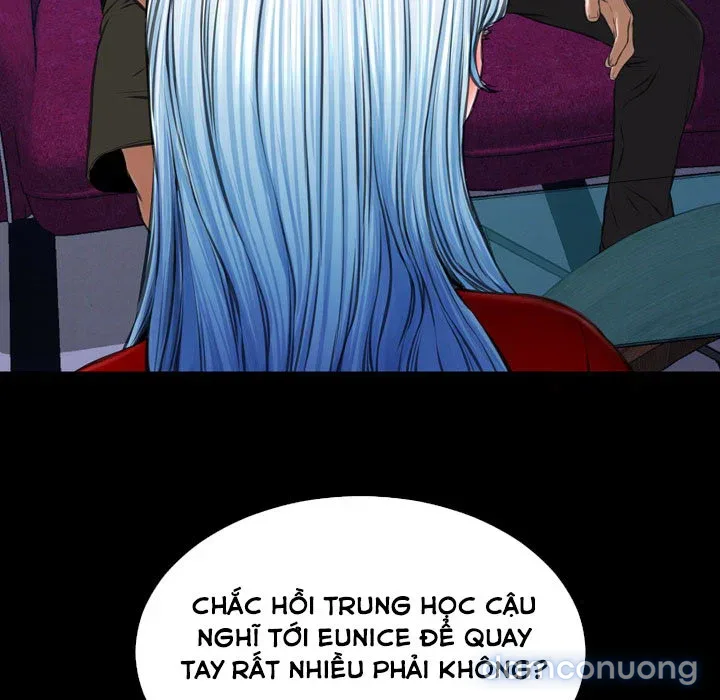 Em gái bán hàng sextoy 
