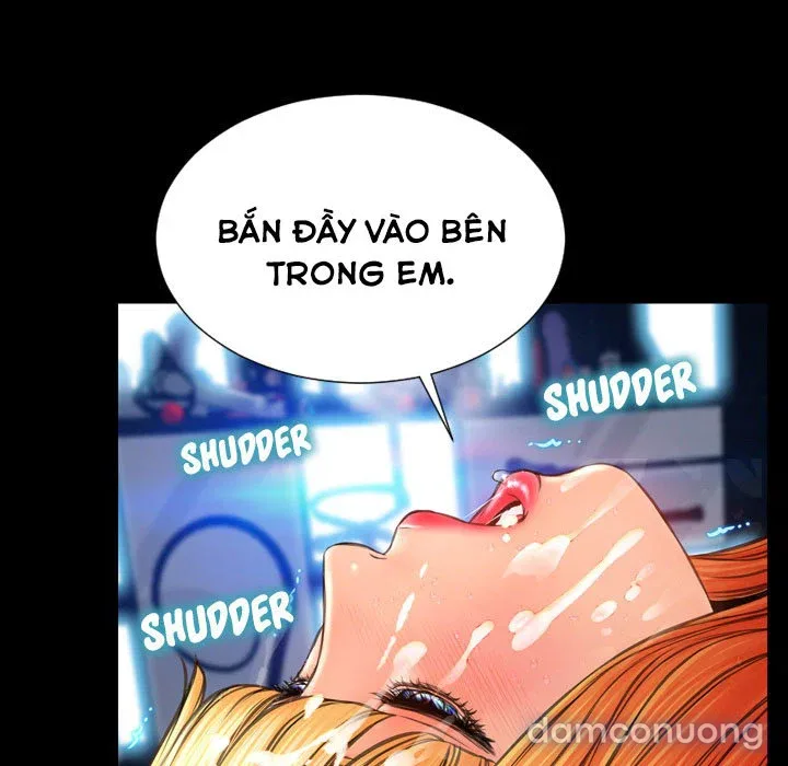 Em gái bán hàng sextoy 