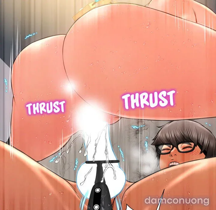 Em gái bán hàng sextoy 