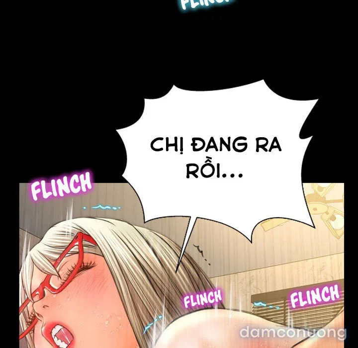 Em gái bán hàng sextoy 
