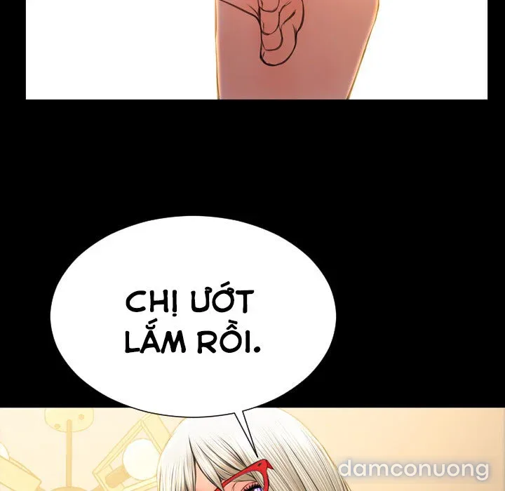Em gái bán hàng sextoy 