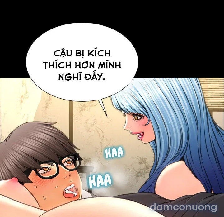 Em gái bán hàng sextoy 
