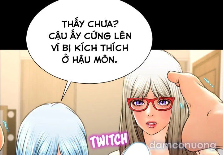 Em gái bán hàng sextoy 