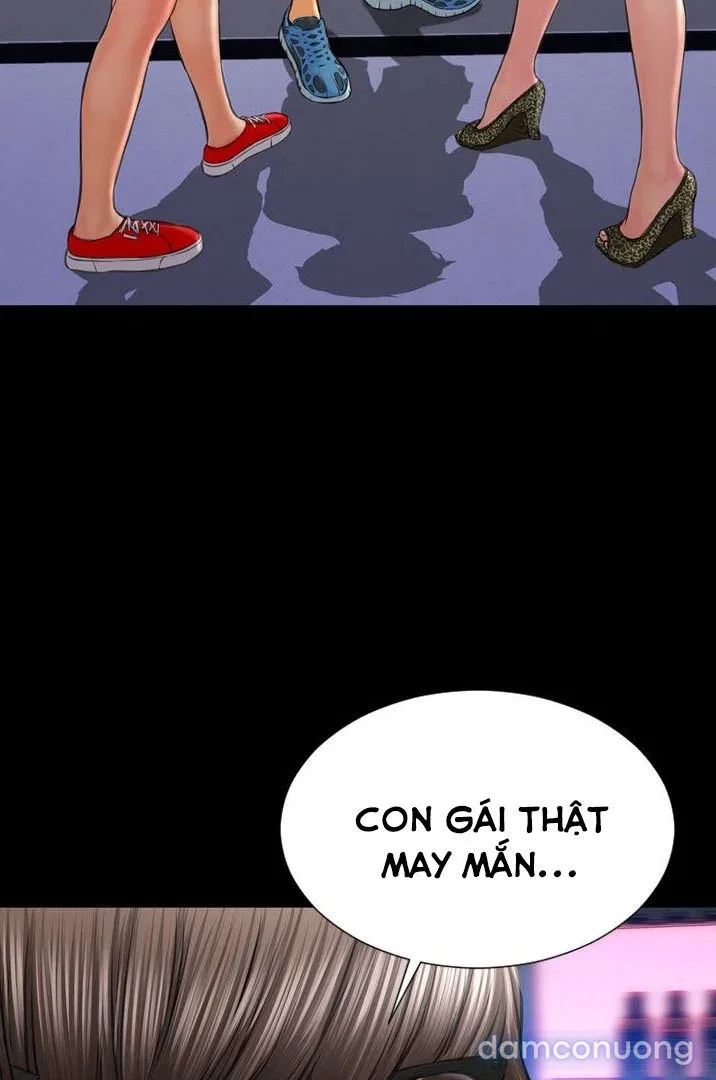 Em gái bán hàng sextoy 