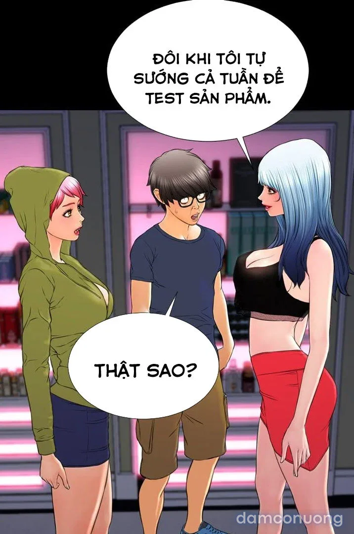 Em gái bán hàng sextoy 