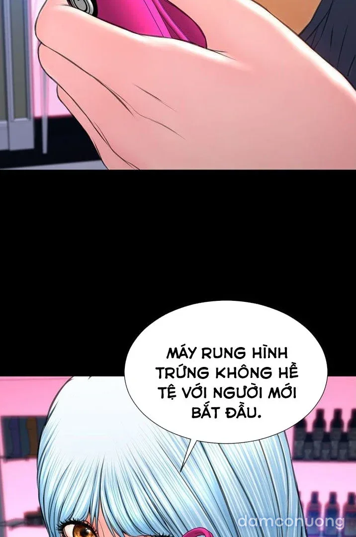 Em gái bán hàng sextoy 